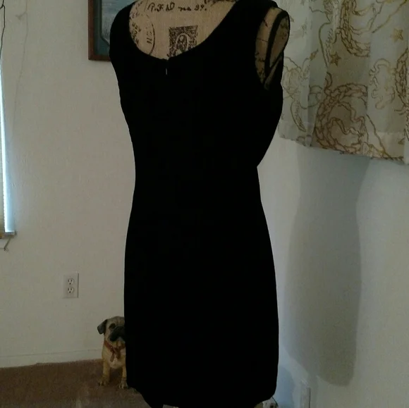 Jeweled neckline detailed Black Velvet dress - Picture 6 of 11